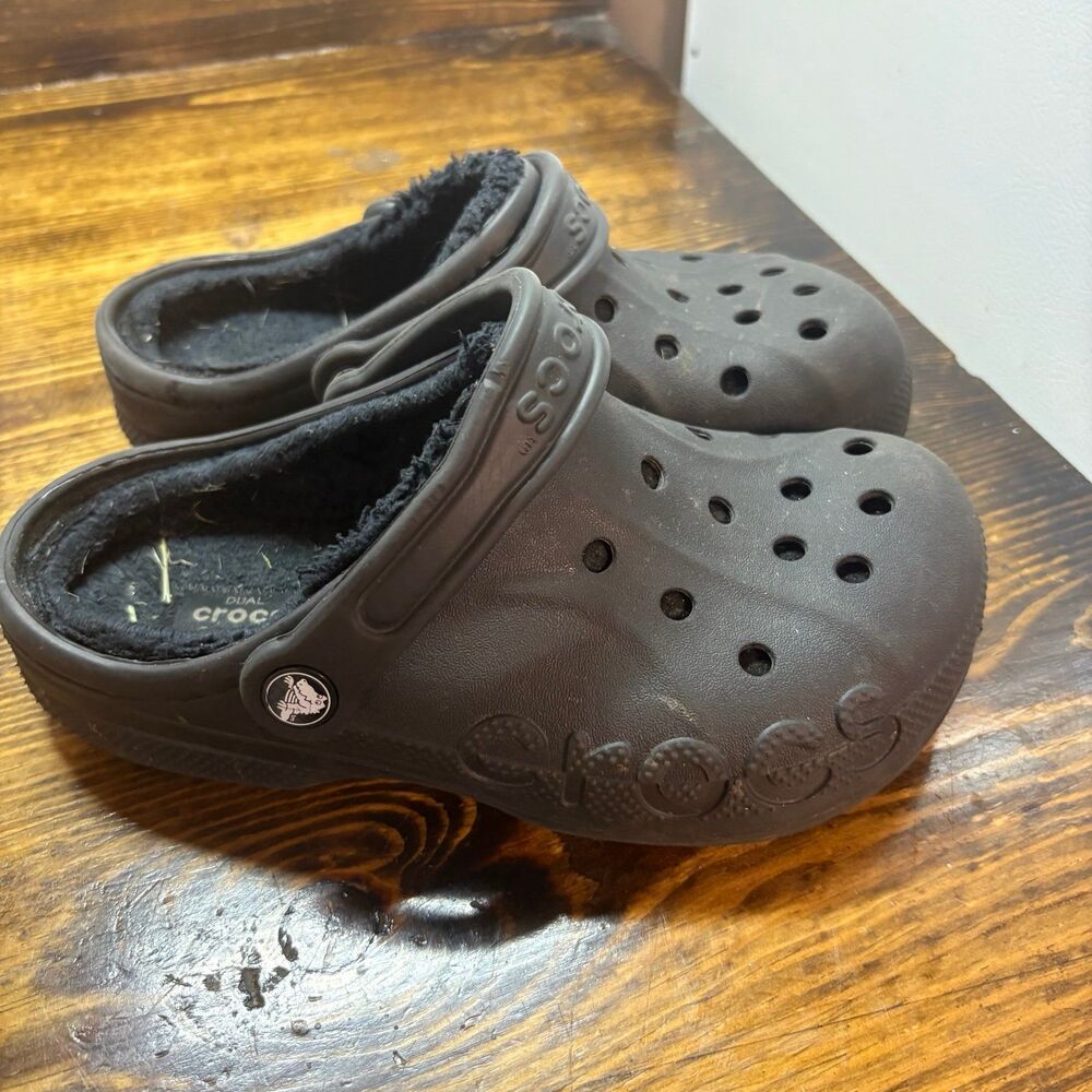 Crocs Black Fur Lined Clogs Size Women 6